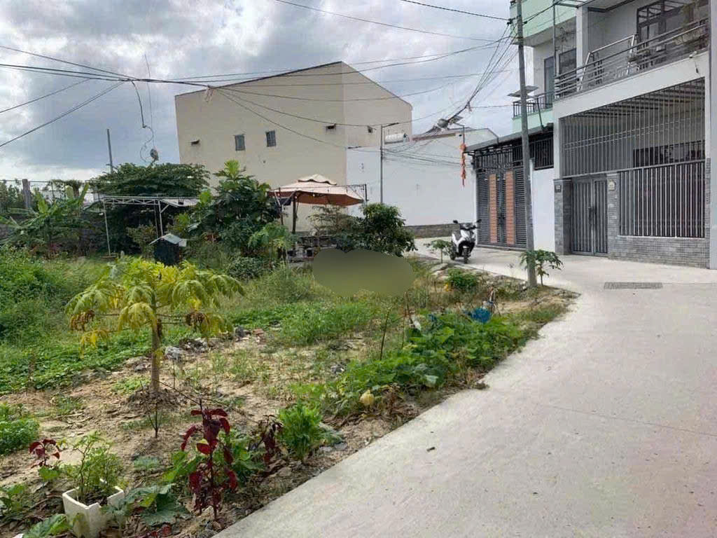 Bán đất đẹp thổ cư Vĩnh Thái tiếp giáp ngay mỹ gia gói 8
+ Diện tích: 133,4m2; ngang 5m x dài 27m;
+ 
Liên hệ 0947.858.195 mr Tuấn
