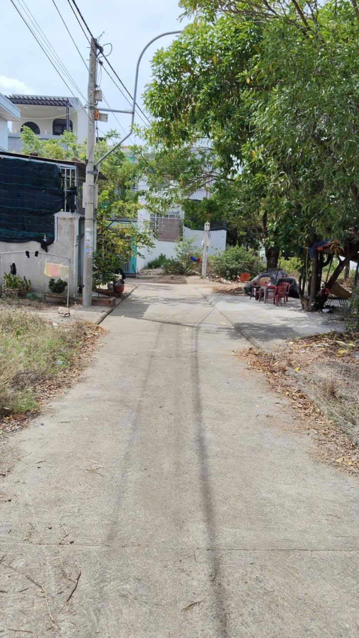 Đất TĐC Đất Lành Vĩnh Thái 
Diện tích 72m2,ngang 4m
Giá 1tỉ999 Triệu