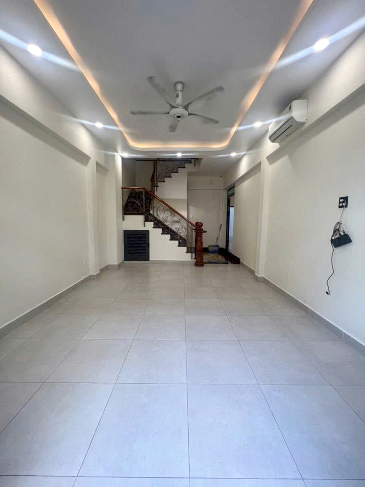 Nhà bán 4 tầng đường Trần Bình Trọng P2 Q5, Giá 9 tỷ 880 (TL)