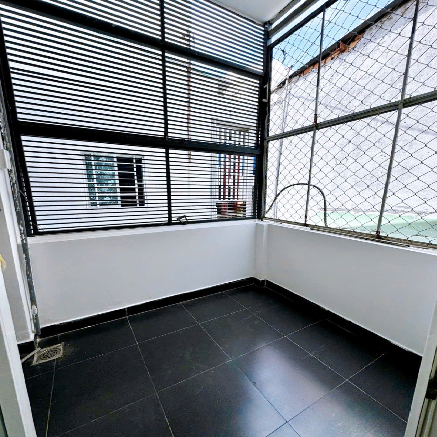 Bán nhà hẻm Bành Văn Trân, QUẬN TÂN BÌNH, gần Cách Mạng Tháng Tám, DT 56 m2, Giá 4.2 tỷ