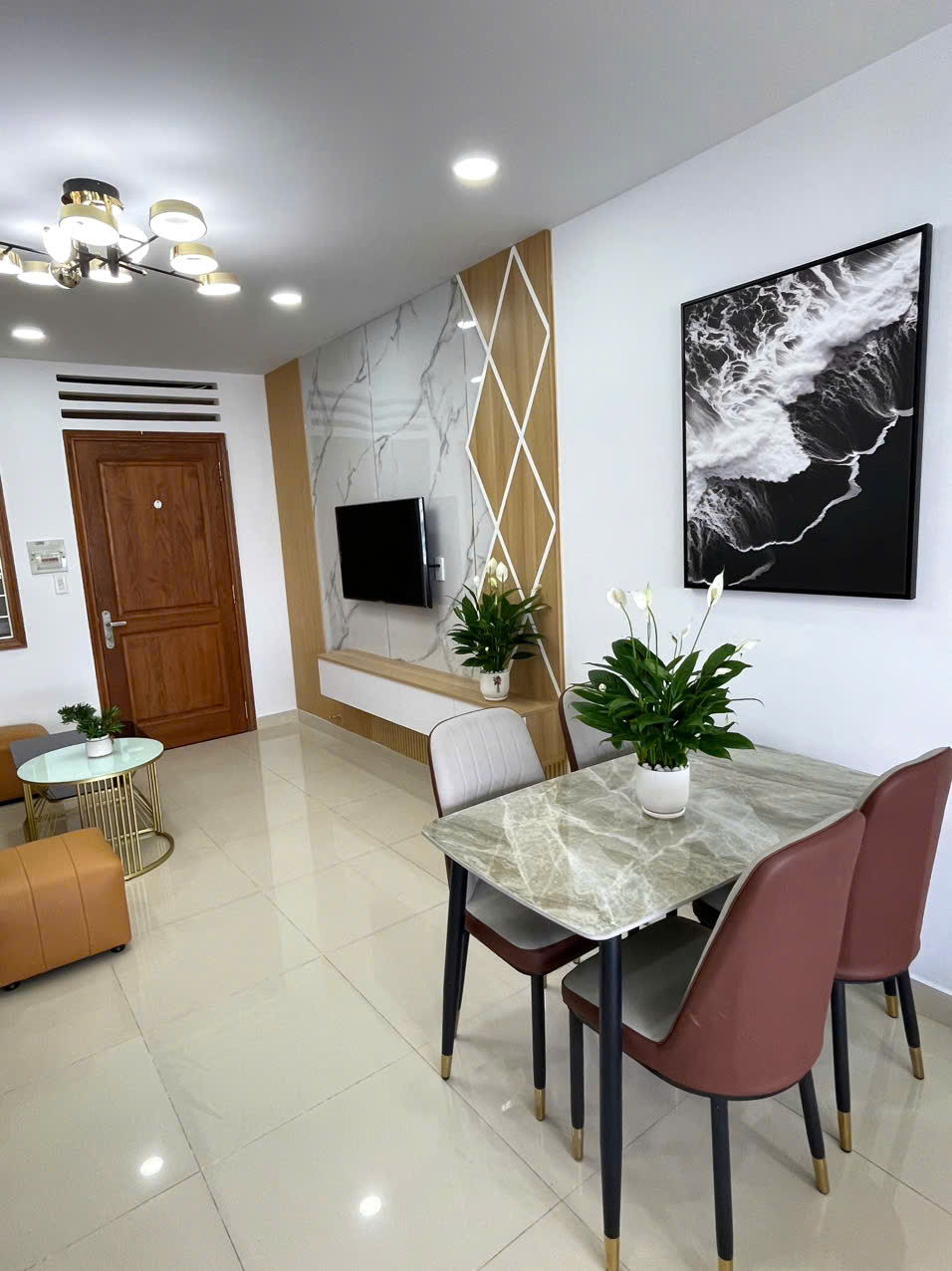 Bán căn hộ Ct6 – Tầng 4 Vĩnh Điềm Trung.
📌Giá bán: 1 tỷ 675k. Bao thuế phí sang tên