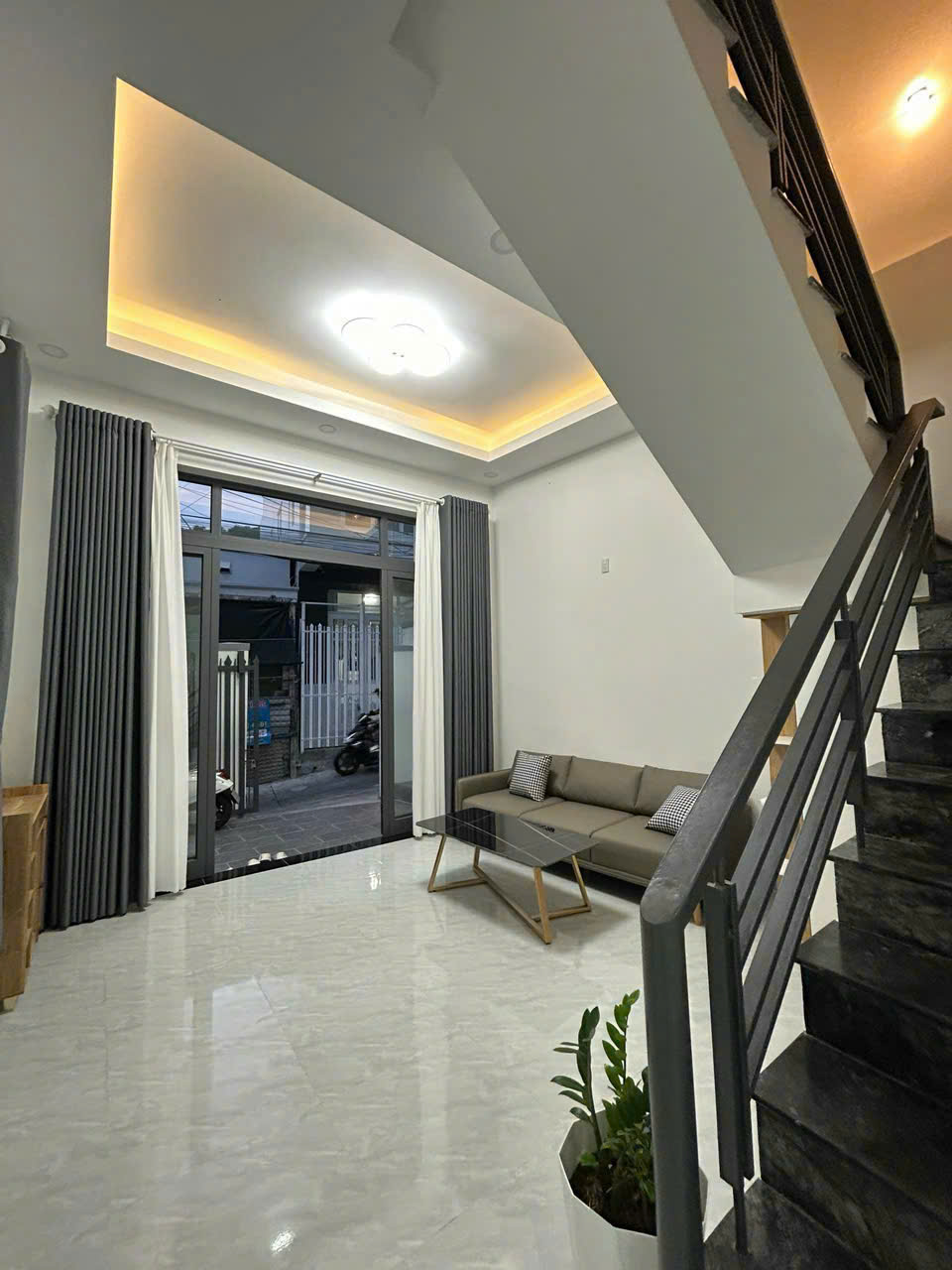 BÁN NHÀ 2 TẦNG ĐƯỜNG MAI AN TIÊM VĨNH PHƯỚC
– Diện tích 78.4m2 full ODT
– N
=>> 💸💸Giá bán 3 tỷ 450 triệu bao thuế phí.