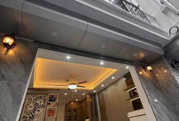 Chỉ 9 tỷ, Rước Nhà TT Quận Cầu Giấy, gần 40m2, 6 Tầng, Thang máy chạy vù vù, Ô Tô Đỗ Cửa, Kinh Doanh
