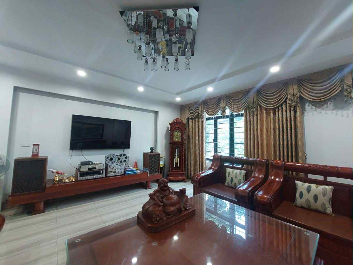 Siêu phẩm Lâm Hạ view vườn hoa, 81m x 5 tầng, mặt tiền 6m, vỉa hè, 3 ôtô tránh nhau