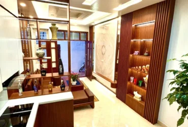 Bán Nhà Hoàng Hoa Thám 31m2. 6 tầng. mặt tiền 3.5m. giá 8.4 tỷ Ba Đình Hà Nội