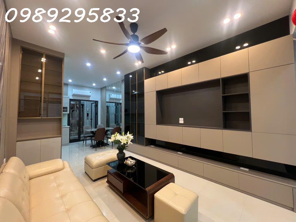 BÁN NHÀ LÔ GÓC 6 TẦNG THANG MÁY  Ô TÔ 7 CHỖ VÀO TẬN NHÀ LỆ MẬT LONG BIÊN  8.8 TỶ
