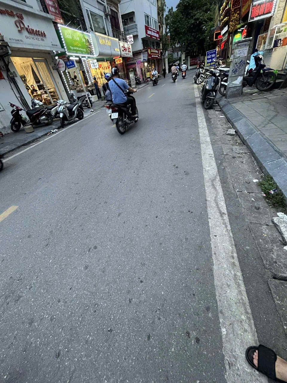 Mặt phố Nguyễn Đức Cảnh,Hoàng Mai,kinh doanh sầm uất,mặt tiền khủng 87 m2,17 tỷ