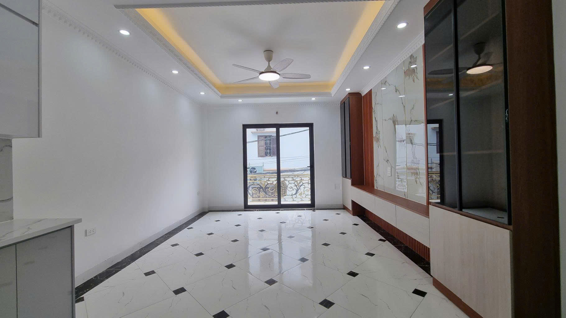 Tư Đình Long Biên – Thang máy – Gara ô tô – Kinh doanh bất chấp – 8.8 t.ỷ
