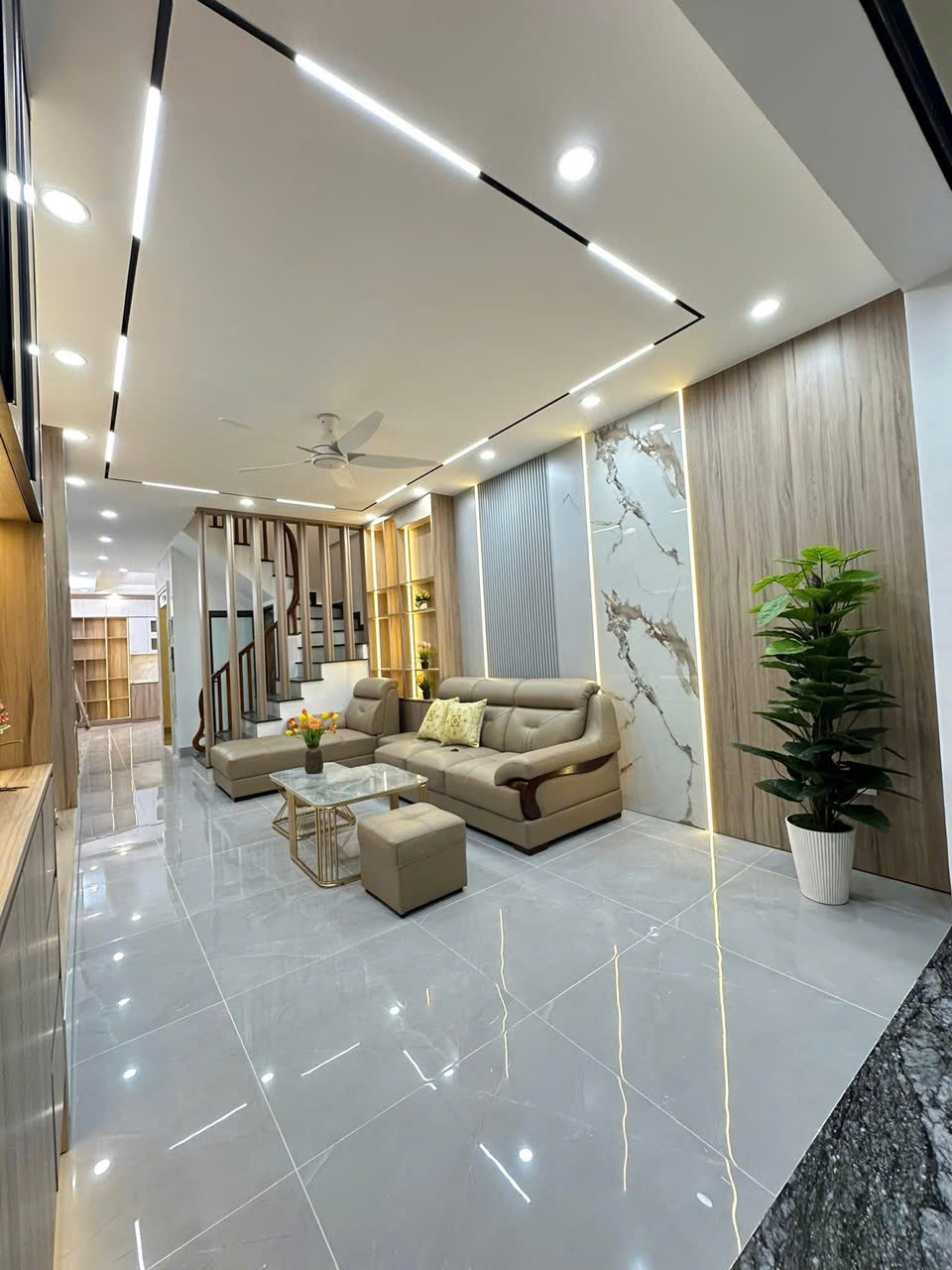 Siêu phẩm lô góc Nguyên Đúc Cảnh ,Hoàng Mai,1 nhà ra phố,thang máy,sân trươc nhà rộng,nội thât cao cấp