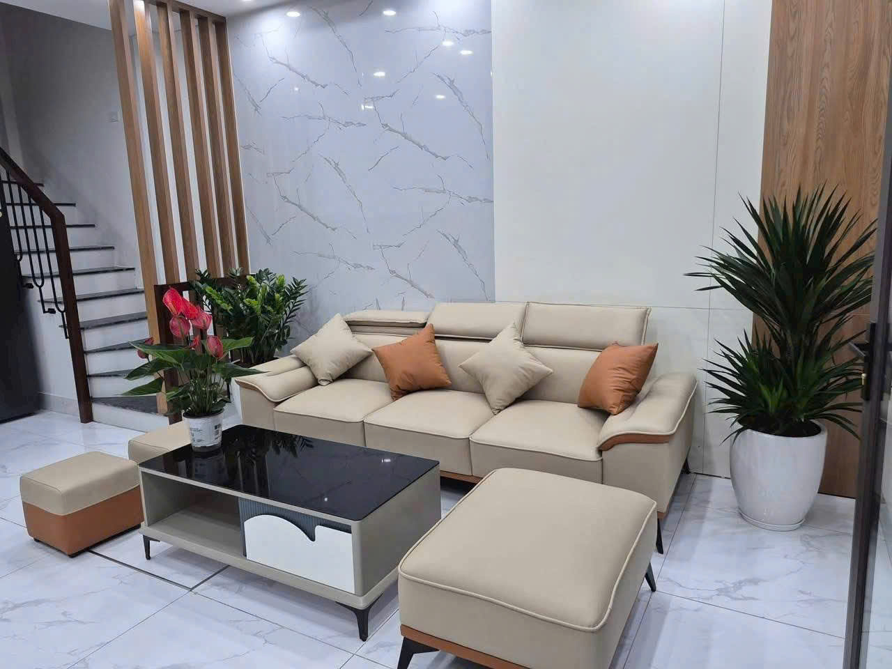 Bán nhà Xuân La – 58m² x 5 tầng, thang máy, ô tô đỗ cửa, thoáng trước sau, kinh doanh, phân lô, giá 16.4 tỷ