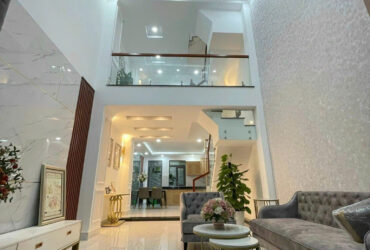Nhà đẹp nét căng Hồng Tiến, 49,6m2 x 4 tầng, giá 8,4 tỷ.