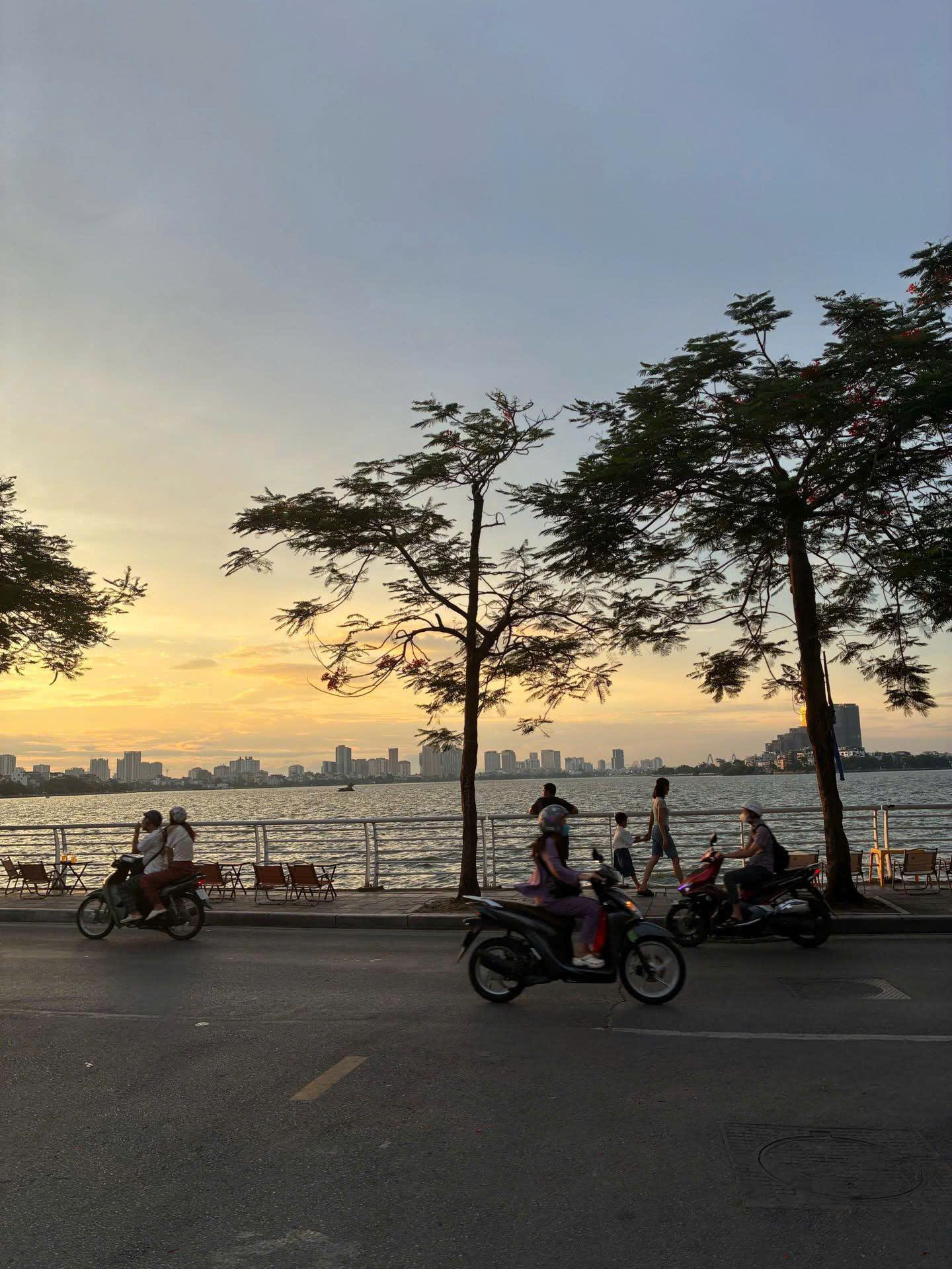 BÁN ĐẤT LẠC LONG QUÂN, PHỐ MỚI RỘNG Ô TÔ DỪNG TRÁNH ĐỖ, MẶT TIỀN 9.5M, Ô TÔ, 203 M CHỈ 95 TỶ