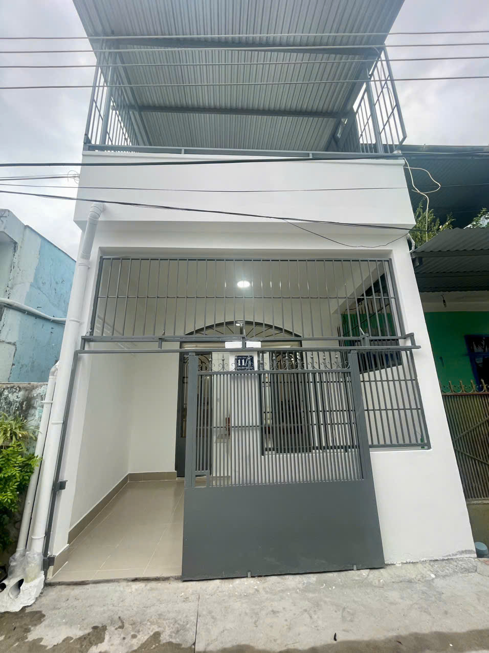CẦN BÁN NHANH NHÀ 2 TẦNG , VĨNH XUÂN  , VĨNH THÁI , NHA TRANG GIÁ 2 TỶ 600 TRIỆU
Vị trí : ngay cầu phong châu , đường thông oto  tận nơi , cạnh bên khu đô thị Mỹ Gia , ngay khu hành chính , gần chợ , trường xung quanh đầy đủ tiện ích thích hợp an cư lập nghiệp , nhà thoáng mát. 
Hiện trạng nhà mê đúc kiên cố 1 trệt , 1 lầu gồm 2 pn , 3 vệ sinh  , sân trước rộng rãi phòng khách rộng có thể ngăn phòng ở dưới tùy theo công năng sử dụng ạ.
Diện tích : 53.4 m ( ngang 4 m ) nở hậu 5 m
Hướng : Bắc
Pháp lý : sổ hồng
Giá bán : 2 tỷ 600 triệu
Liên hệ