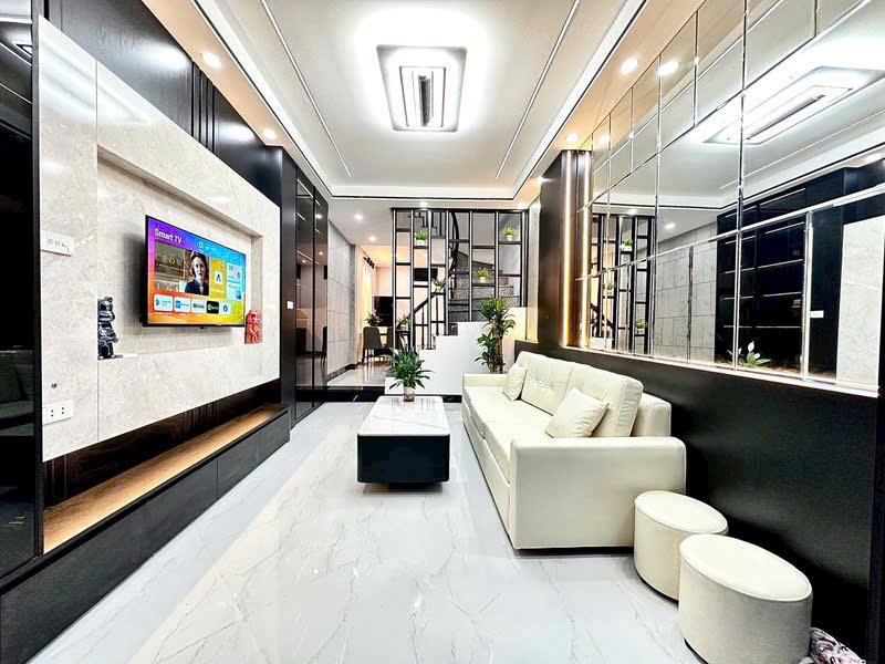 Cổ Linh – Phố VIP – View Aeon Mall – 46m 7.9 tỷ