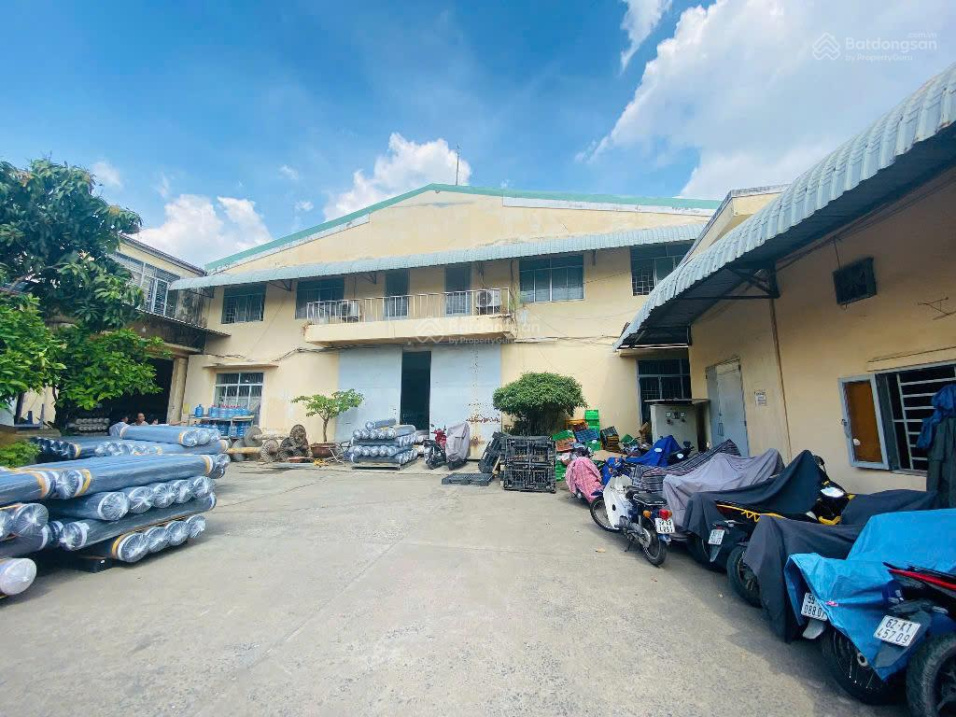 Cho thuê kho xưởng siêu rẻ 2.329m2 đường Nguyễn Văn Quá, P. ĐHT, Q. 12