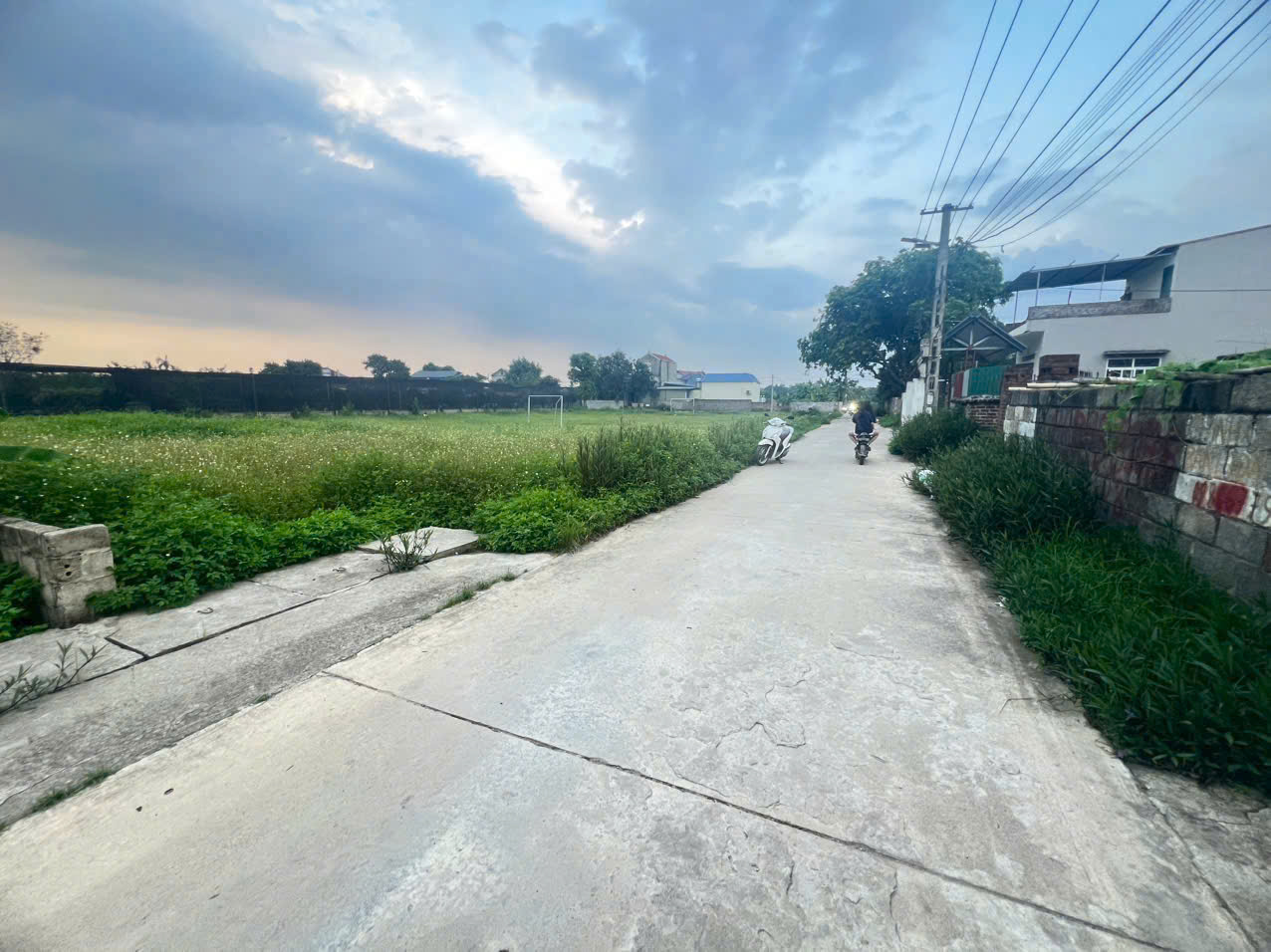 Siêu phẩm tách lô hoặc nghỉ dưỡng -Đường trước đất 2 ô tô tránh nhau