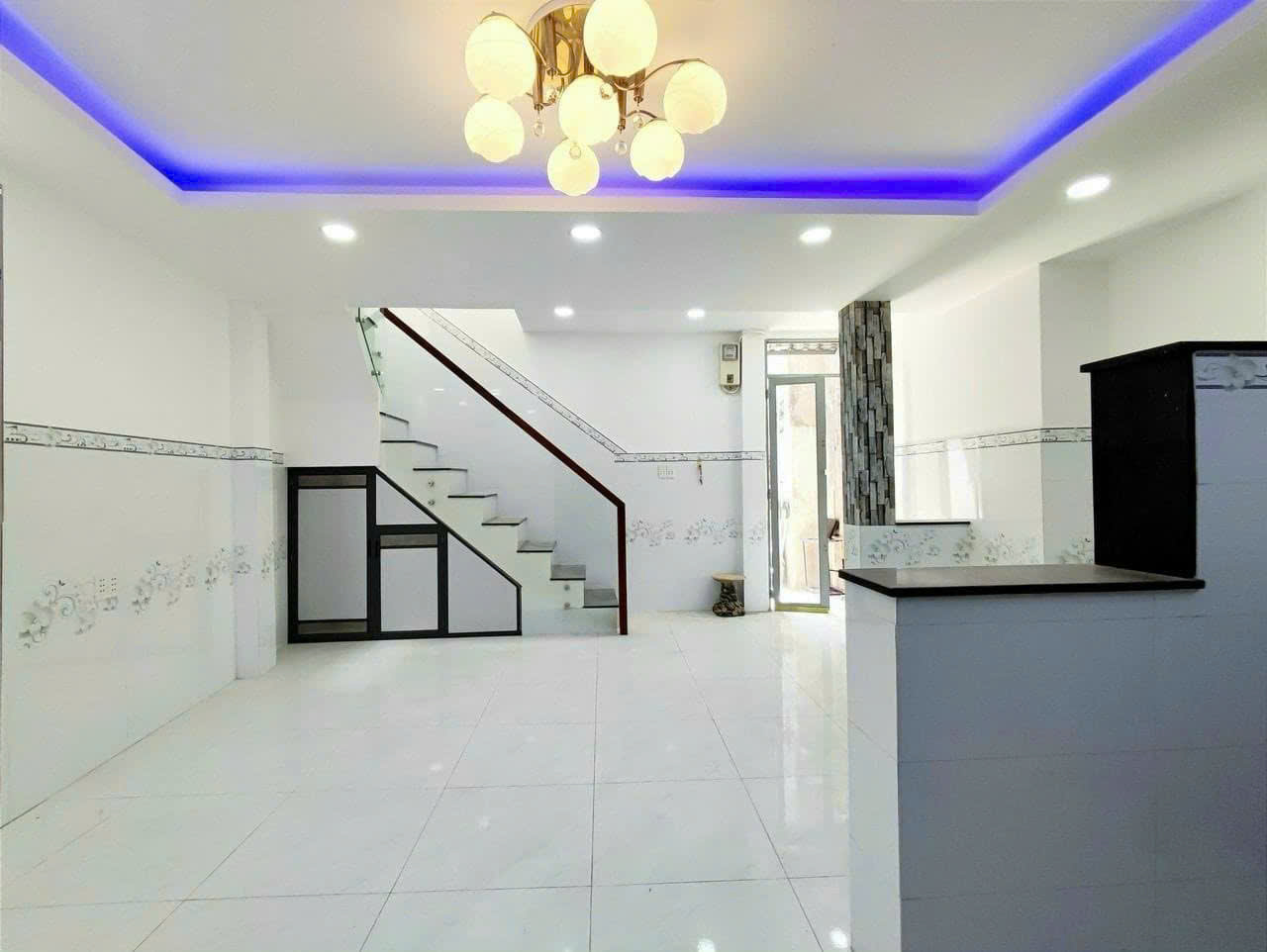 Nhà mới 2 tầng hẻm 314 Âu Dương Lân P3Q8. 3.35 tỷ bớt lộc