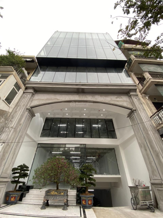 Hiếm! Cho thuê văn phòng tại số 2 ngõ 41 Thái Hà, 75 triệu, diện tích 1 tầng 120m2, 6 tầng