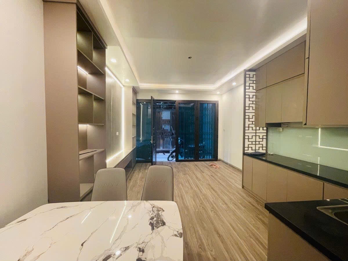 Bán nhà Mỹ Đình, Nhân Mỹ 5 tầng, sổ đỏ 31m², ngõ thông, nhà sẵn nội thất mới tinh, vào ở ngay, giá rẻ bằng chung cư 1 phòng ngủ
