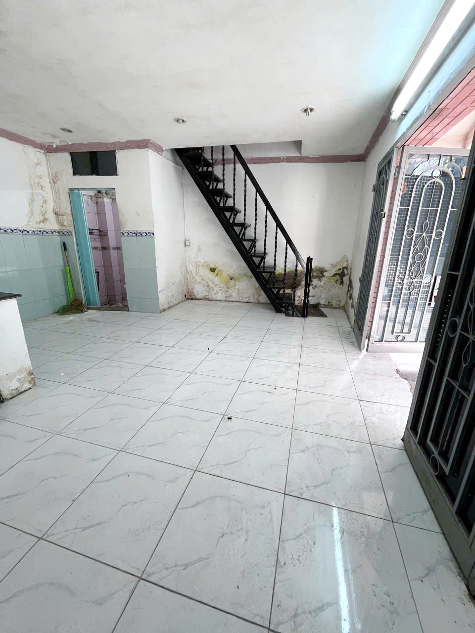 Căn góc 3 tầng gần MT Phạm Thế Hiển P6Q8. Giá 2,68 tỷ TL