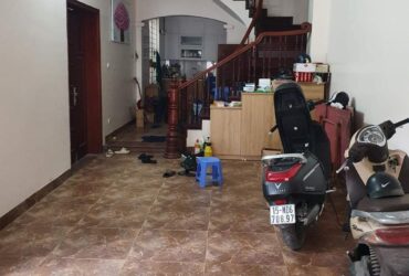 Căn nhà cuối cùng tại Tư Đình, ngay đường dẫn cầu TRần Hưng Đạo 57m2 x 3 tầng Giá 7,7 tỷ.
