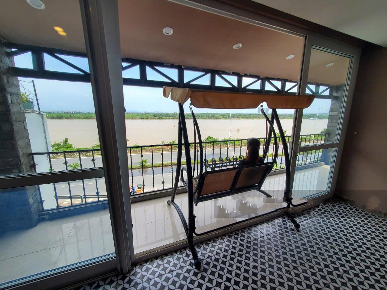 Chính chủ rất cần bán biệt thự mặt phố ven sông, 180m2, giá 39 đại gia Thượng, Tây Hồ
