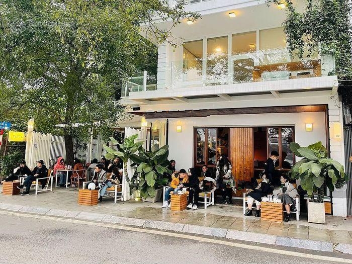 Kiệt tác mặt hồ Tây! Chủ bán gấp nhà 4 tầng – MP Trích Sài – 150m2 – MT: 7m – 80 tỷ