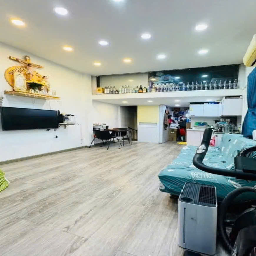 Bán nhà Hẻm xe hơi 7 mét Lạc Long Quân, Quận Tân Bình, 3.3 x 6.2 m, Giá 5.2 tỷ