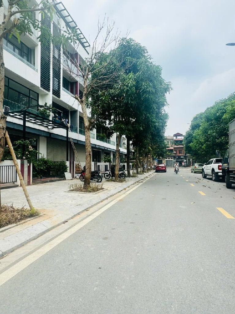 ĐỨC GIANG,LONG BIÊN 18tỷ 80m LIỀN KỀ VỈA HÈ Ô TÔ KINH DOANH CHO THUÊ ĐỈNH