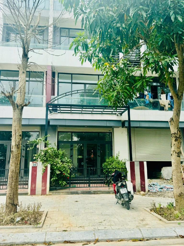ĐỨC GIANG,LONG BIÊN 18tỷ 80m LIỀN KỀ VỈA HÈ Ô TÔ KINH DOANH CHO THUÊ ĐỈNH