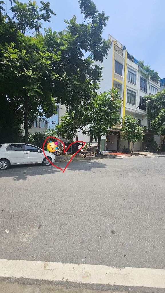 BÁT KHỐI,LONG BIÊN 11tỷ 50m MẶT TIỀN 4m Ô TÔ TẢI TRÁNH NHAU,VỈA HÈ RỘNG