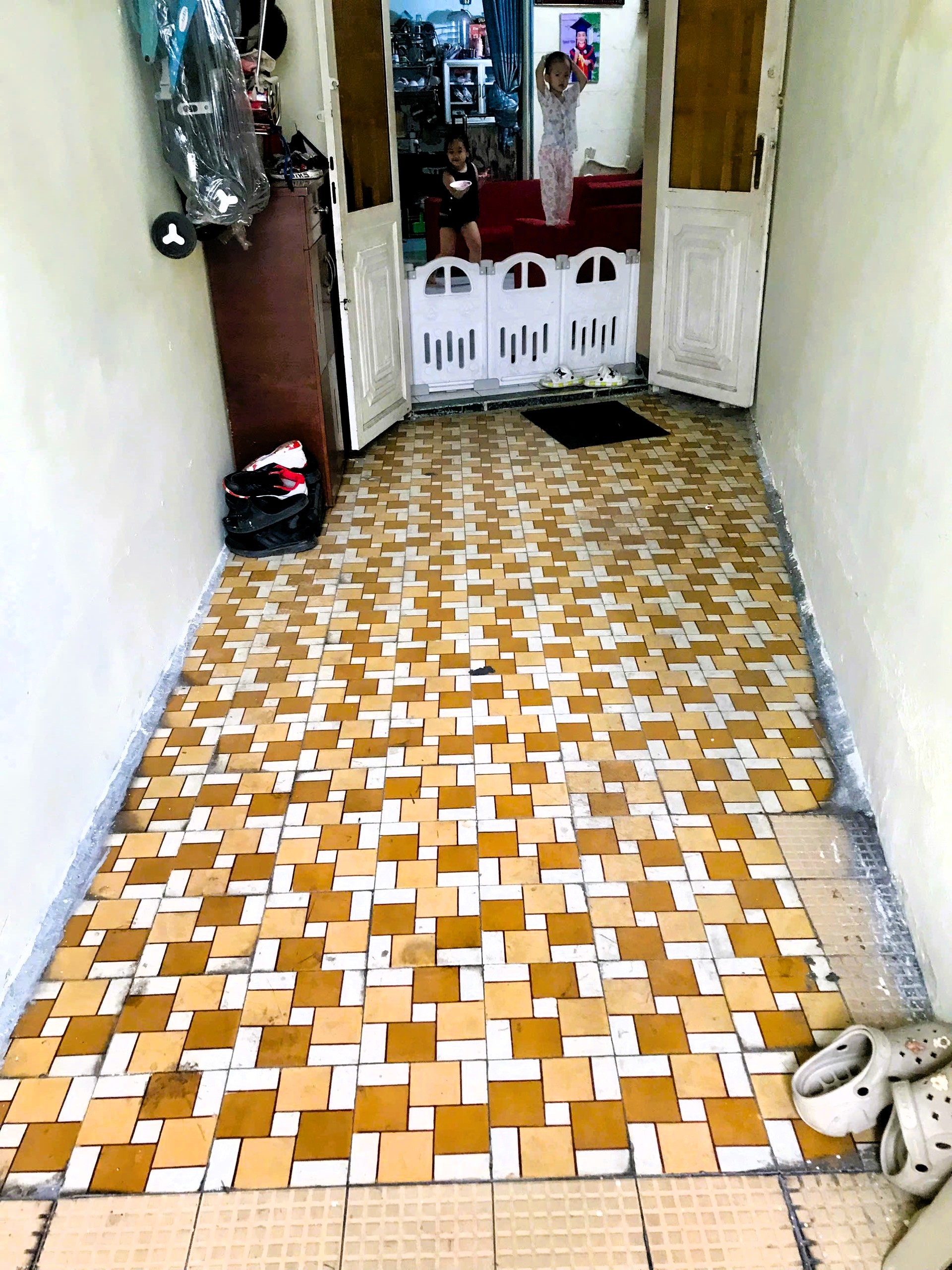 cho thuê nhà 1 trệt 2 lầu đường 9 Trường Thọ, gần chợ Thủ Đức