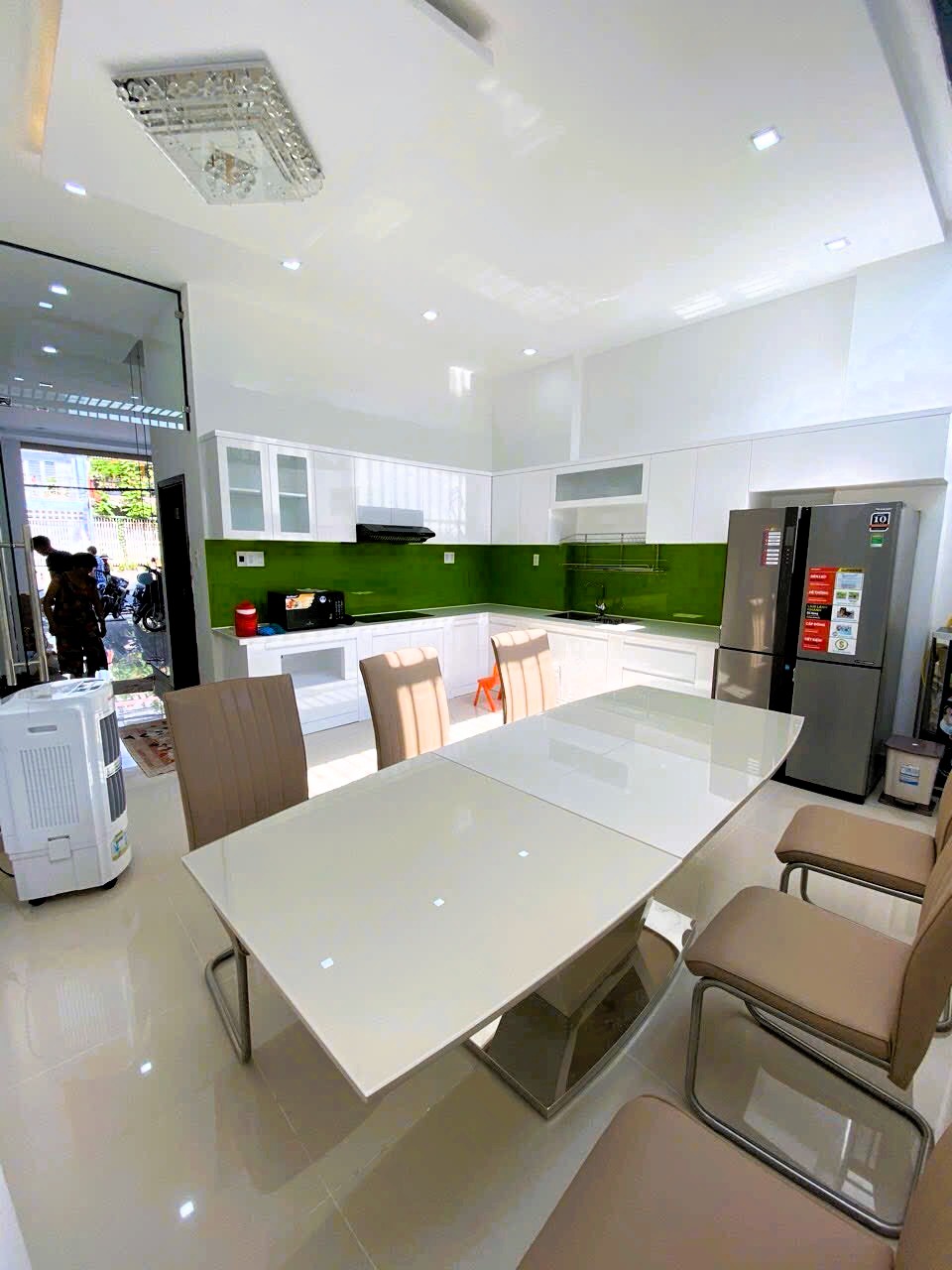 cho thuê nhà mặt tiền 1 trệt 3 lầu phường Trường Thọ, tiện kinh doanh