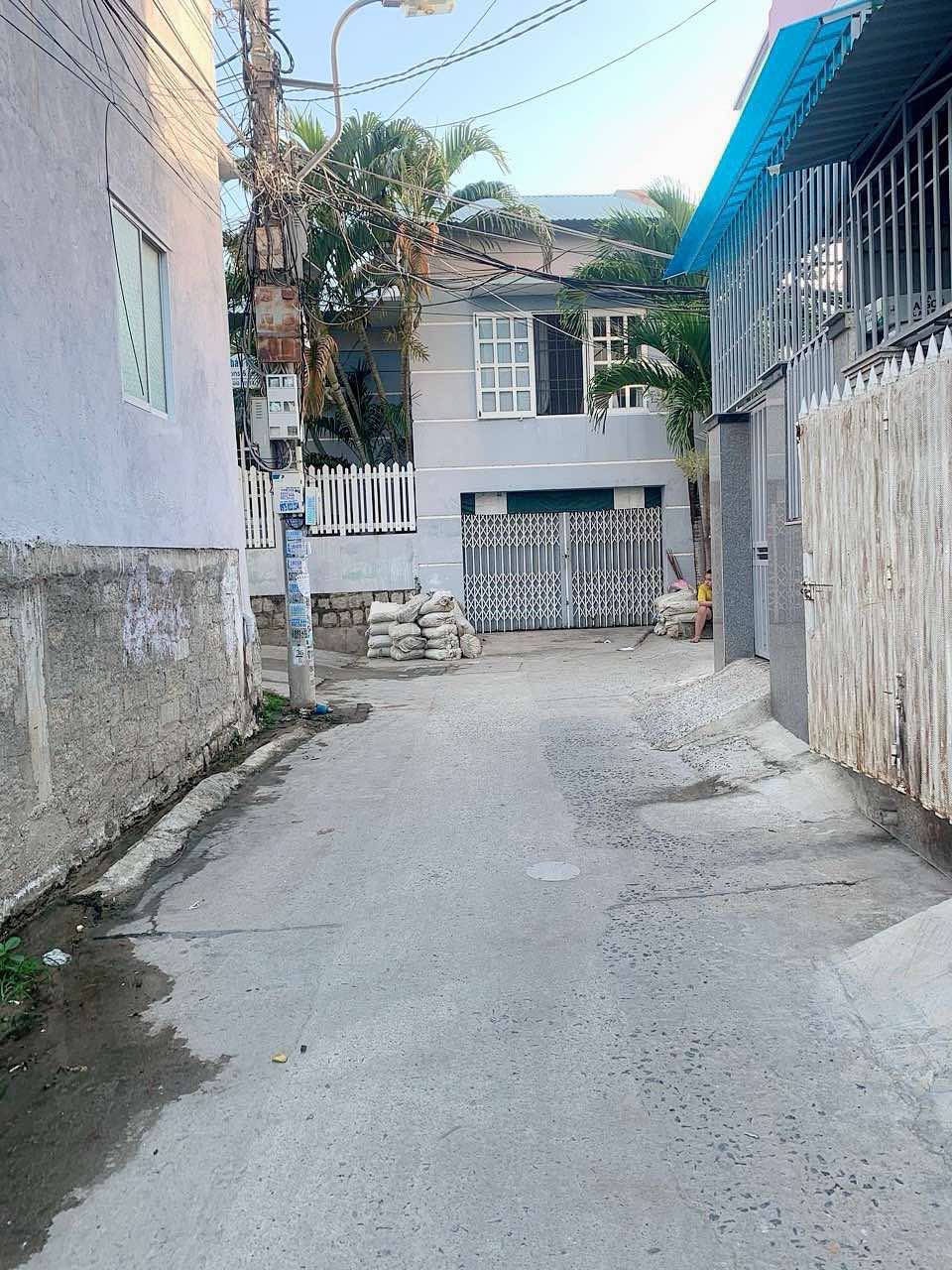 BÁN NHÀ 2 TẦNG ĐẶNG LỘ ĐƯỜNG Ô TÔ TẬN NHÀ. PHƯỜNG BẮC NHA TRANG