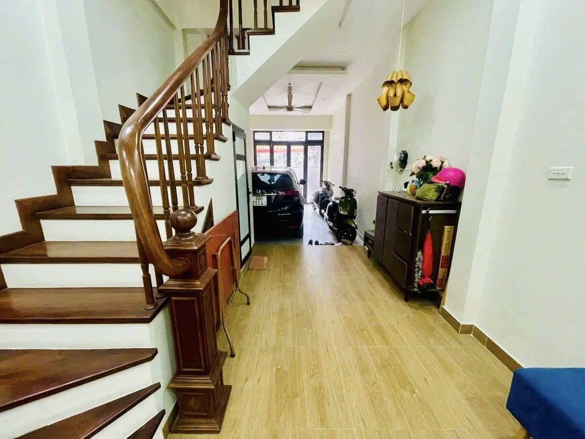Nhà KIM MÃ-Ô tô tránh- Kinh doanh đỉnh- Nhỉnh 18 tỷ.