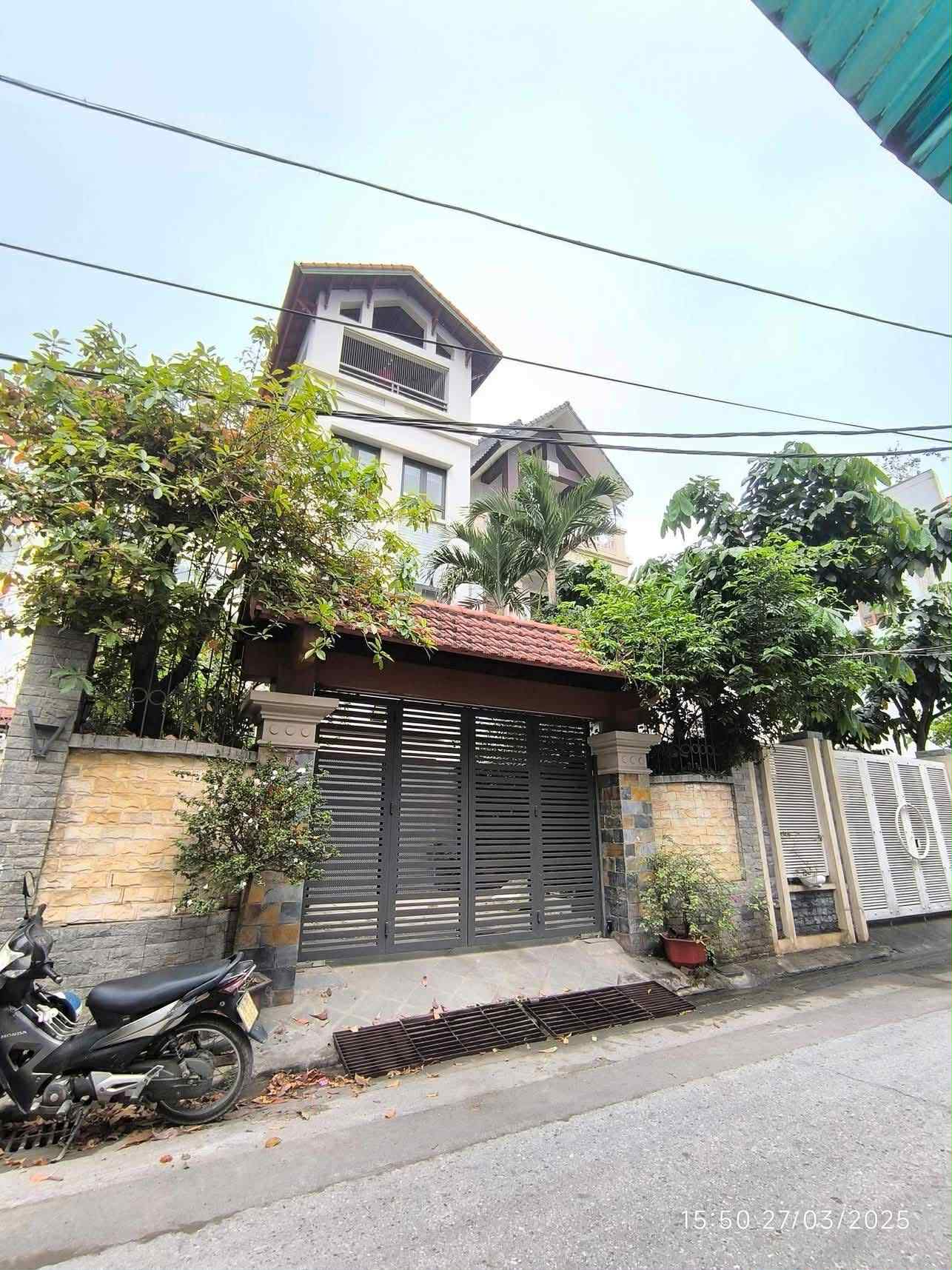 bán biệt thự sân vườn Ngọc Thụy, 190m x 4 tầng, mặt tiền 7.6m, ôtô tránh, nở hậu