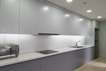 Chủ nước ngoài cần bán căn 2 ngủ rộng dt 75m2, các phòng đều view hồ điều hòa, tầng trung tòa C3 – D'Capitale, giá đầu tư