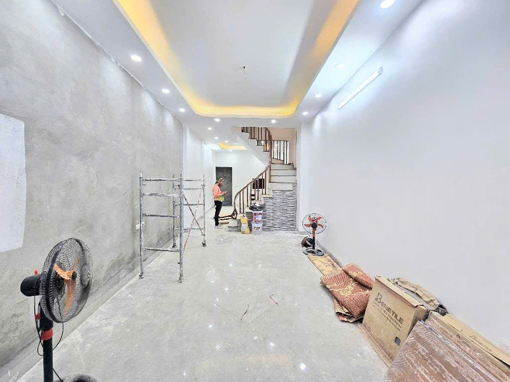 SIÊU PHẨM NGUYỆT ÁNG -NHÀ  MẶT TIỀN 5M – Ô TÔ ĐỖ CỬA – NGÕ THÔNG CỰC ĐẸP 🔥HƠN 6 TỶ