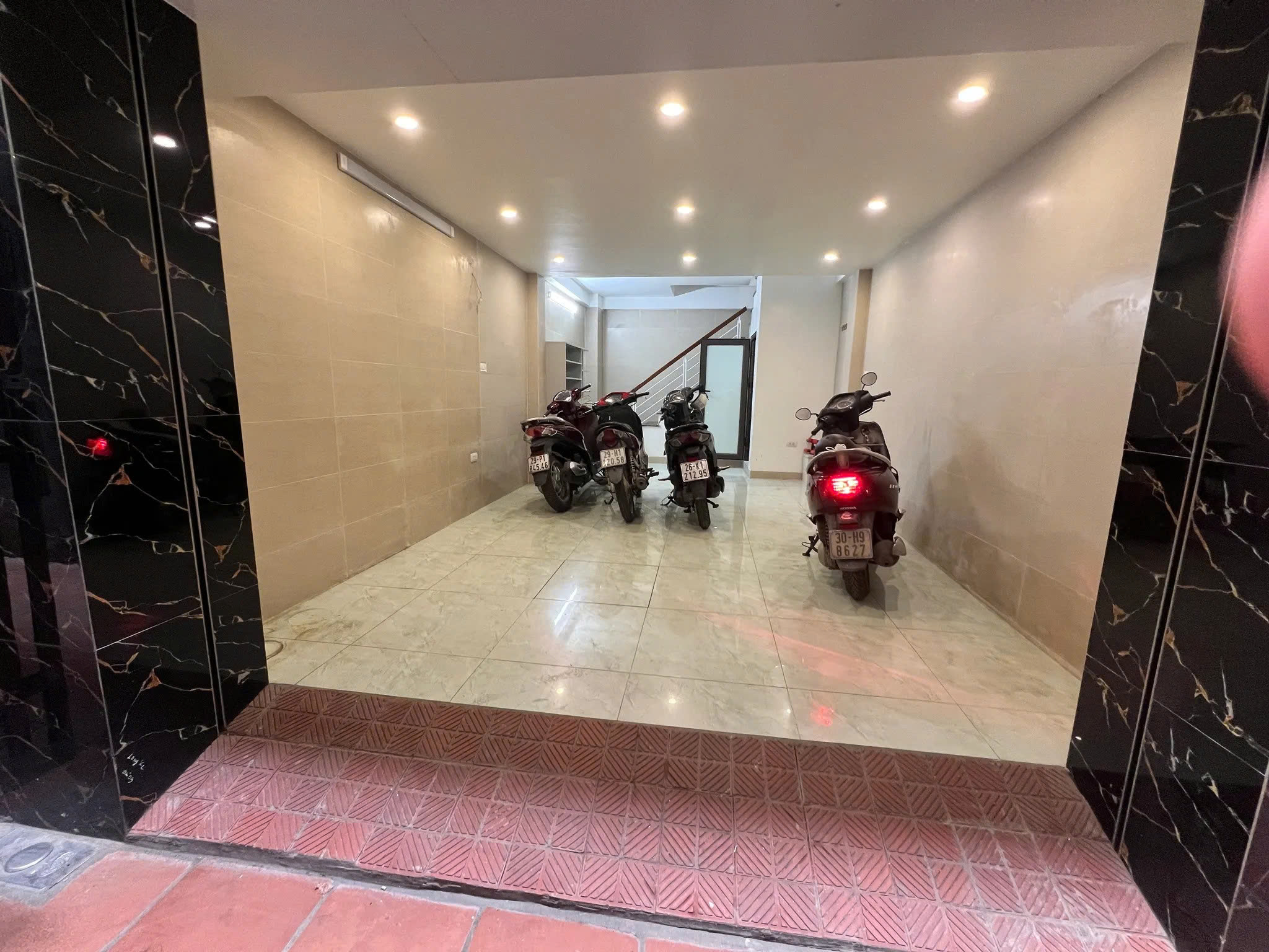 Bán Nhà Quan Nhân 31m2. 7 tầng. mặt tiền 3.9m. giá 8.2 tỷ Cầu Giấy Hà Nội