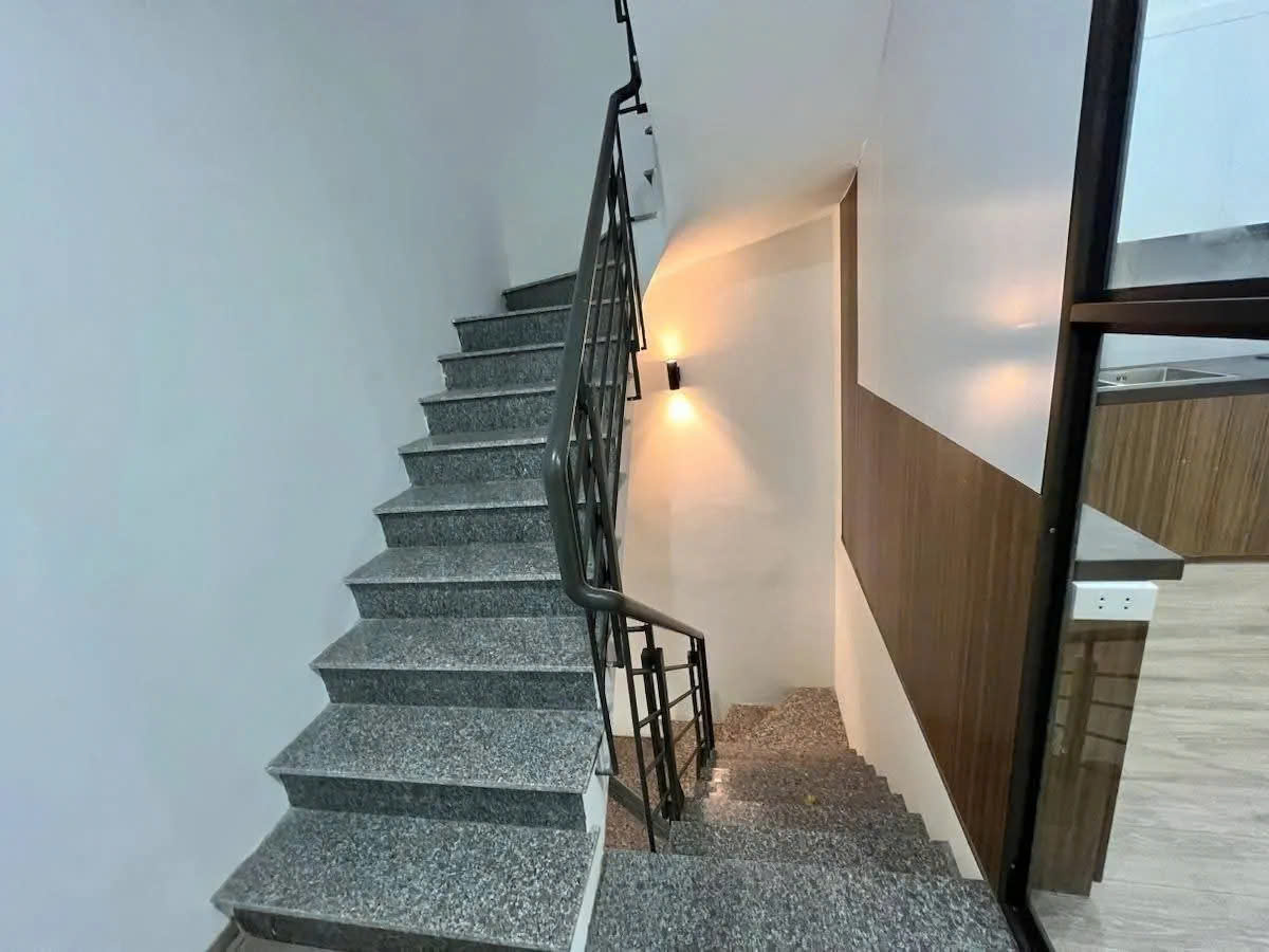 Bán Nhà Thổ Quan 30/37m2. 4 tầng. mặt tiền 7.9m. giá 7.45 tỷ Đống Đa Hà Nội