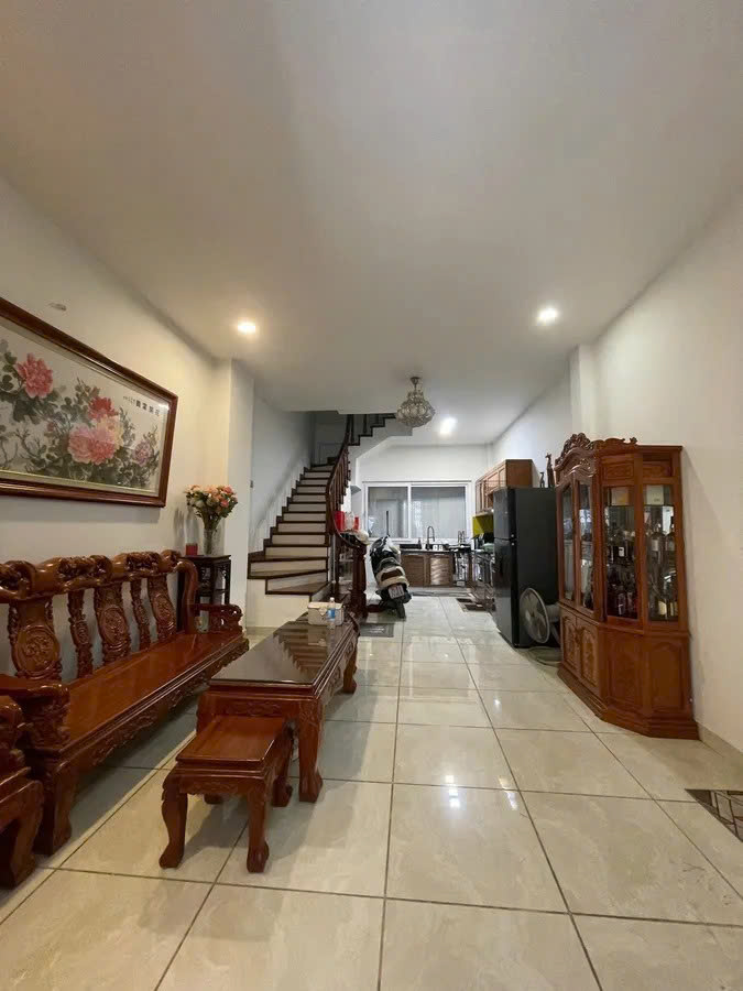 Bán nhà Lạc Long Quân 52m2. 5 tầng. mặt tiền 4.1m. giá 19 tỷ Tây Hồ Hà Nội