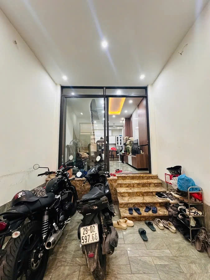 Bán Nhà  Đại La 41/45m2. 6 tầng. mặt tiền 3.5m. giá 8.3 tỷ Hai Bà Trưng Hà Nội