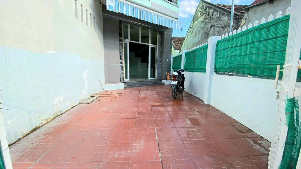BÁN NHÀ MẶT TIỀN PHƯỜNG BẮC NHA TRANG. (ĐƯỜNG 3 XE HƠI)