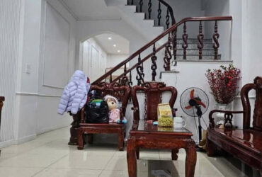 Bán nhà ngõ 259  Vĩnh Hưng, Lĩnh Nam, Hoàng Mai. 32m2, 2 tầng, 2PN. Sổ hồng, giá 3.15 tỷ. LH: 0987993153