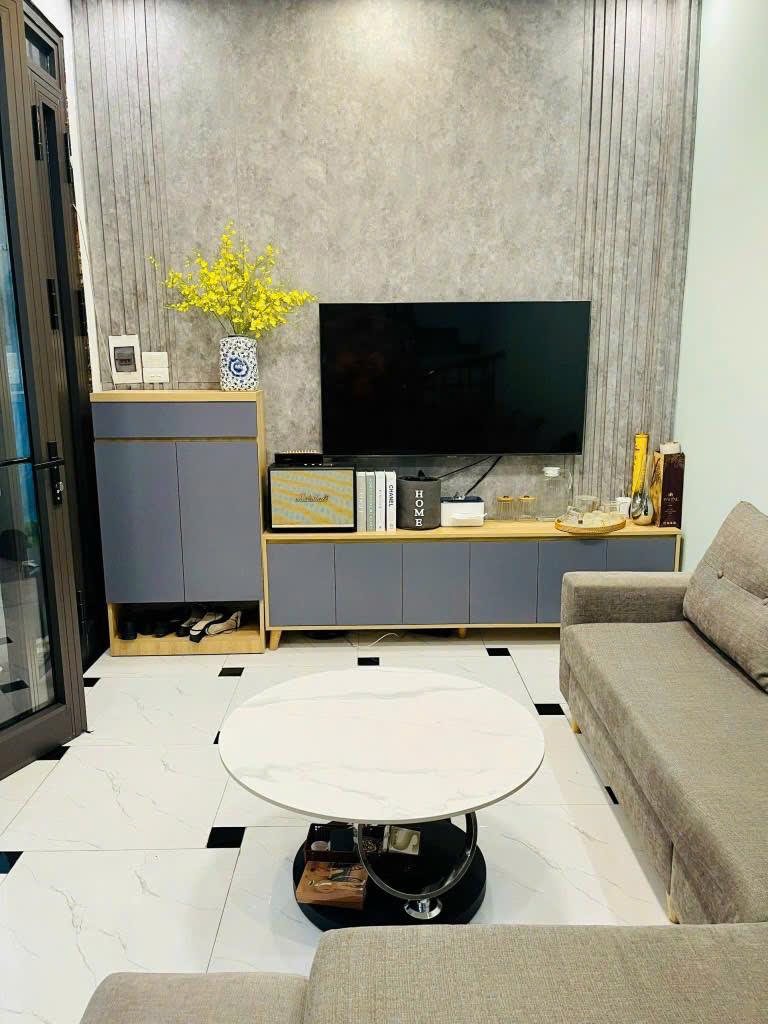 Nhà Võ Chí Công – 30m2 x 5 tầng – SÁT ĐƯỜNG LỚN – GIÁ 7.6 TỶ