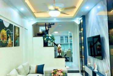 NHÀ HOÀNG QUỐC VIỆT – 40M2 x 5 TẦNG – 2 MẶT THOÁNG – 150M VÀNH ĐAI 2