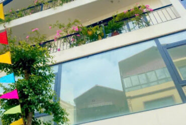 BÁN NHÀ PHẠM VĂN ĐỒNG, 42 M x 5 TẦNG, NGÕ THÔNG Ô TÔ –  PHÂN LÔ– KINH DOANH SẦM UẤT – DÂN XÂY MỚI – 10.9 TỶ