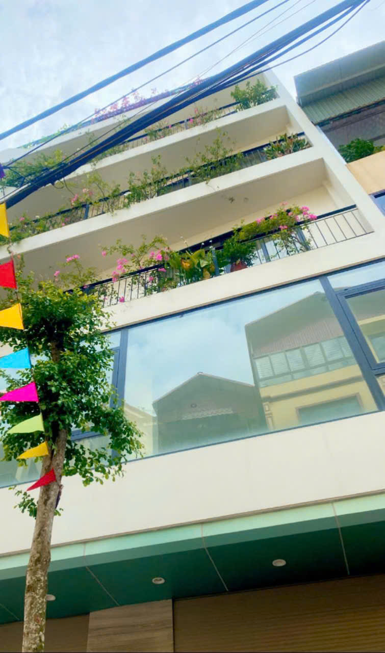 BÁN NHÀ PHẠM VĂN ĐỒNG, 42 M x 5 TẦNG, NGÕ THÔNG Ô TÔ –  PHÂN LÔ– KINH DOANH SẦM UẤT – DÂN XÂY MỚI – 10.9 TỶ