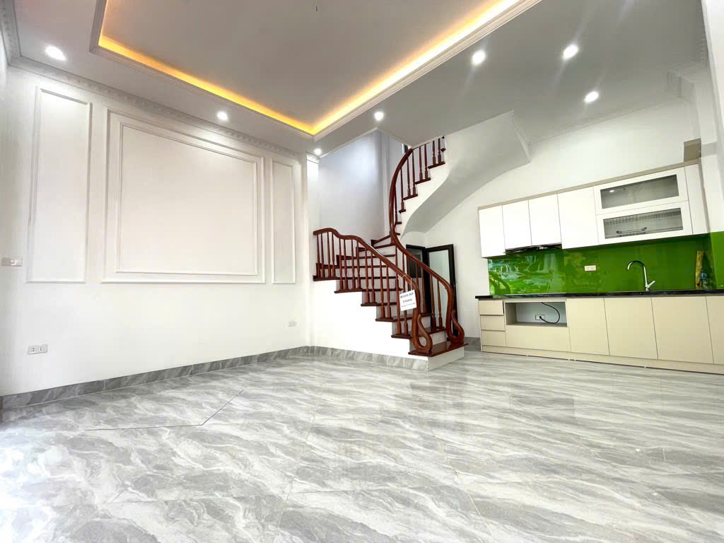 NHÀ ĐẸP ĐÔNG THẮNG – 34m² × 5 tầng – NGÕ THÔNG, Ô TÔ ĐỖ CỬA – 8,9 Tỷ