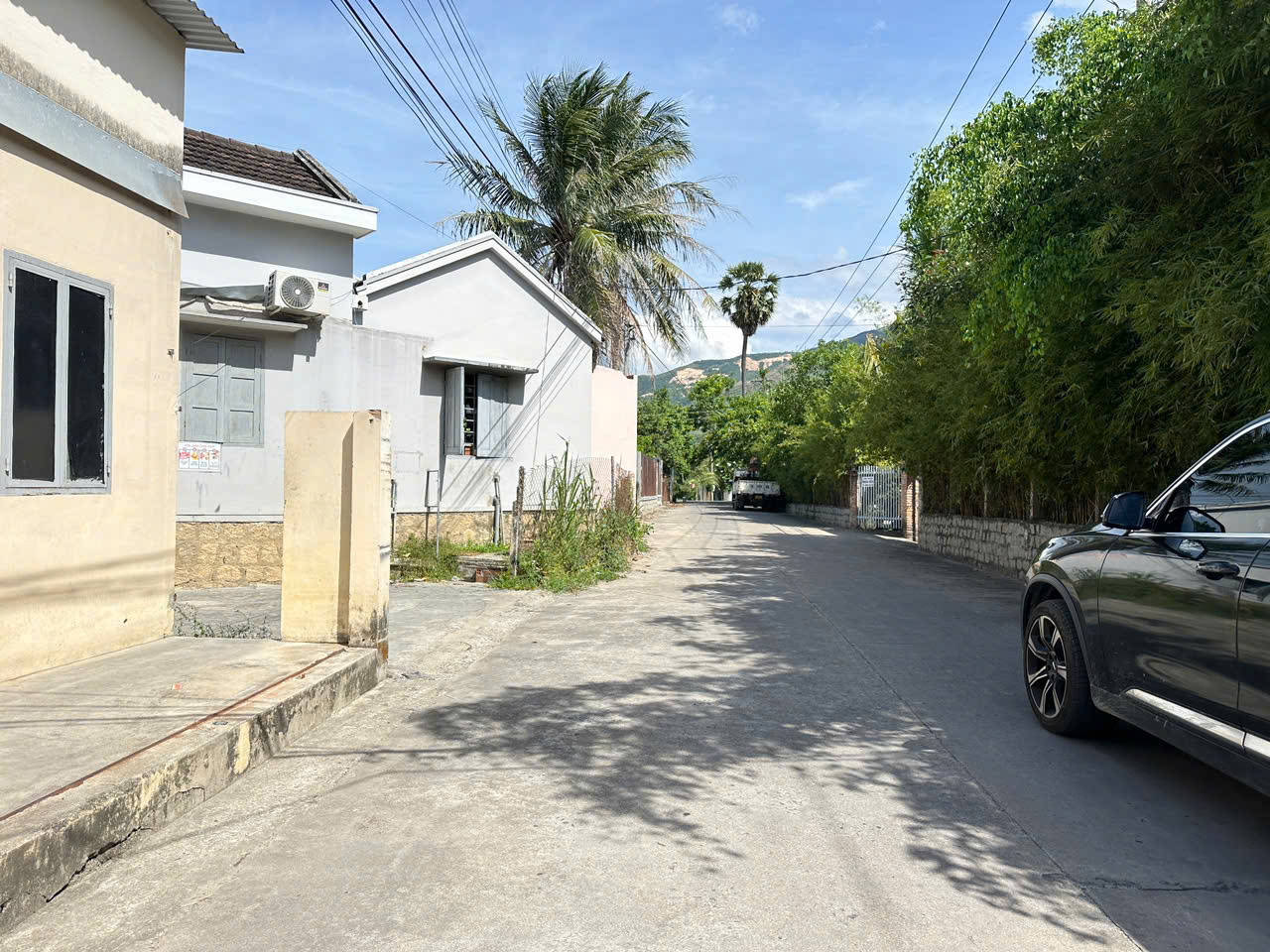 Cần bán lô góc mặt đường 8m vừa ở vừa kinh doanh buôn bán 
 – Đất thuộc xã Vĩnh Trung ( phường Tây Nha Trang ) 
 – Diện tích 97,6m (ngang 10m) full thổ cư.
-Đường oto, cách 23/10 chỉ 100m
-Khu dân cư, cấp phép xây dựng. Nằm trong khu dân đất cao ráo không ngập lụt
Giá 2tỷ930